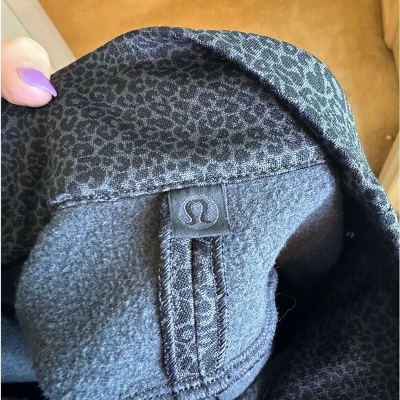 Women’s LuLuLemon Quarter Zip Up Sz 10 - Picture 3 of 3